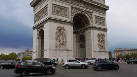 El-Famoso-Monumento-Del-Arco-Del-Triunfo-En-París-Vista-Lateral