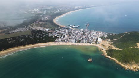 Strand-Von-Sanya-Auf-Der-Insel-Hainan,-Südchina---Luftaufnahme-Aus-Der-Vogelperspektive-Mit-Wolken