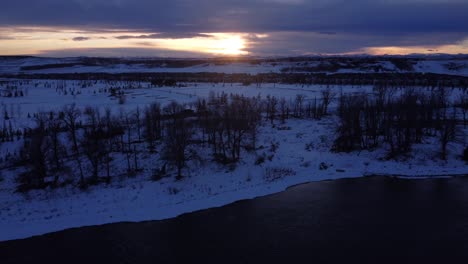 Wintersonnenuntergangsträume:-Luftaufnahmen-Kanadischer-Gemeinden
