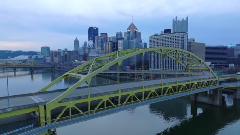 Aerial-shot-of-Fort-Duquesne-Bridge-in-Pittsburgh