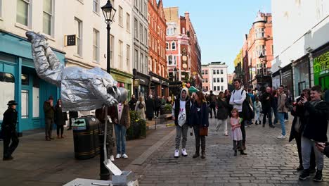 A-silver-floating-man-in-Covent-Garden,-London,-United-Kingdom