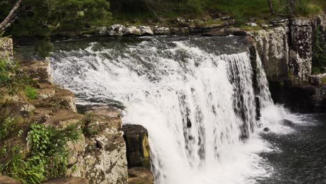 Rushing-Water-Of-Charlie's-Rock-Waterfall-In-Kerikeri,-New-Zealand
