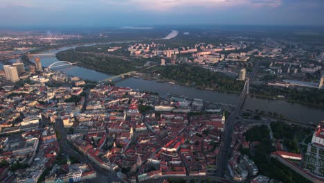 Aerial-revealing-shot-of-downtown-Bratislava-and-the-stunning-castle,-in-Slovakia