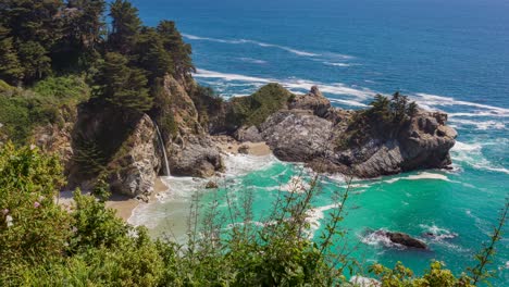 Rocky-Cove-Beach-With-McWay-Falls-On-A-Sunny-Summer-Day-In-Big-Sur,-California,-USA