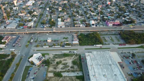 Luftaufnahme-Der-Stadt,-Die-Den-Städtischen-Fußabdruck-In-Playa-Del-Carmen,-Mexiko-Zeigt