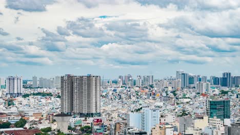 Saigon---Tageszeitraffer-Einer-Endlosen-Gebäudelandschaft,-Während-Wolken-Vorbeiziehen---Hohe-Weite,-Südöstliche-Ansicht---Vietnam,-Ho-Chi-Minh-Stadt