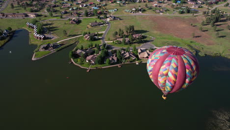 Aerial-View-of-Hot-Air-Balloon-Flying-Above-Pagosa-Springs,-Colorado-USA,-Drone-Shot