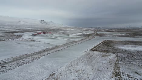 Vasto-Paisaje-De-Tundra-Congelada-En-El-Desierto-Nevado-De-Islandia---Antena