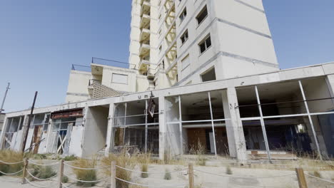 Tall-empty-apartment-building-in-Varosha,-Famagusta