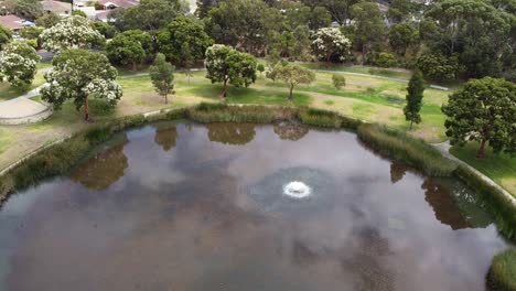 Large-Circular-Lake-With-Fountain-In-Center-,-Aerial-Crane-Shot