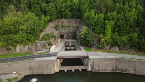 Die-Pumpstation-Mündet-In-Den-Raccoon-Mountain-Reservoir-In-Chattanooga,-Tennessee