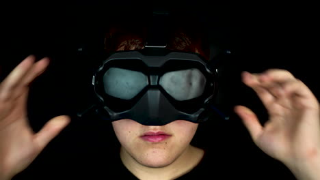 Porträt-Eines-Jungen-Mannes-Mit-VR-Brille-Und-Virtual-Reality-Headset