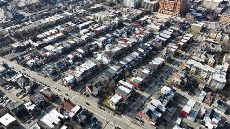Sprawling-neighborhood-outside-of-American-city