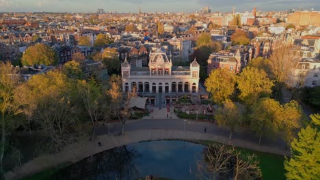 Der-Pavillon-Des-Vondelparks,-öffentlicher-Stadtpark-In-Amsterdam,-Luftaufnahme