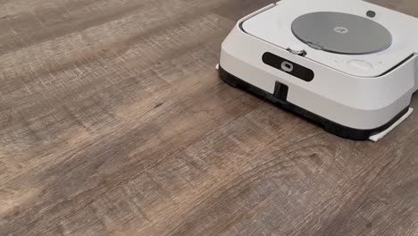 Robot-Mop-Cleaning-Floors-Using-A-Precision-Jet-Spray