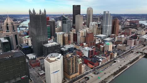 Pittsburgh-skyline-on-winter-day
