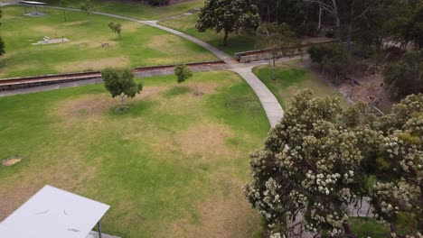 Aerial-View-Over-Empty-Picnic-Area-And-Circular-Footpath,-Blue-lake-Park,-Joondalup-Perth