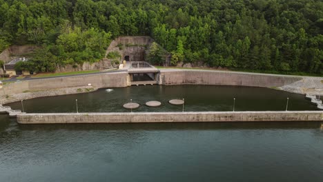 Raccoon-mountain-reservoir,-Chattanooga-Tennessee,-pumped-storage-facility
