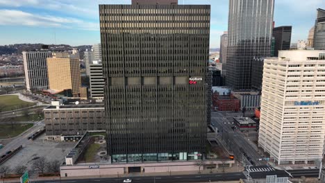 Edificio-De-Banco-Clave-En-El-Centro-De-Pittsburgh,-Distrito-Financiero-De-Pa