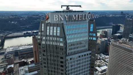 Rascacielos-Corporativo-Bny-Mellon-En-El-Centro-De-Pittsburgh,-Pennsylvania