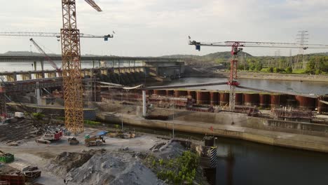 Laufende-Bauarbeiten-Am-Staudamm-Und-Den-Schleusen-Von-TVA-Chickamauga-In-Chattanooga,-Tennessee