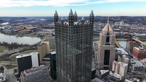 Edificio-De-Oficinas-Rascacielos-Ppg-En-El-Centro-De-Pittsburgh