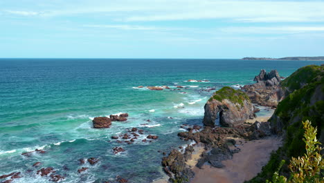 Horse-Head-Rock-at-the-Sapphire-Coast-at-Bermagui-near-Sydney,-New-South-Wales,-Australia