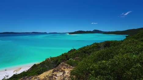 Whitehaven-Beach-Whitsunday-Island-view-of-Hill-Inlet-with-clear-turquoise-blue-water-at-famous-filming-location-in-South-Pacific-Queensland-Australia,-at-Great-Barrier-Reef