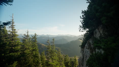 Hermosa-Vista-A-La-Montaña-Durante-La-Puesta-De-Sol-En-Los-Alpes
