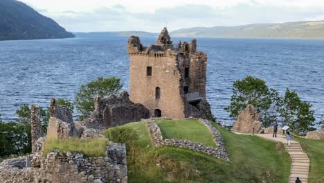 Tourists-visiting-ruins-of-Urquhart-Castle-near-Drumnadrochit-and-Loch-Ness-in-Scotland-Highlands