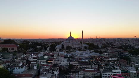 Suleymaniye-Mosque-in-Istanbul,-Turkey-at-Sunset---Aerial-Hyperlapse-Time-Lapse