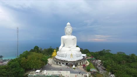 Zoom-out-of-Big-Buddha-Statue-in-Phuket,-Thailand