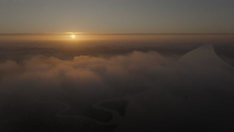Atmosphärische-Luftlandschaft-Sonnenaufgang-Fluss-Great-Ouse-Wolke-Wintermündung-Salzwiesen-Kings-Lynn-Norfolk-Vereinigtes-Königreich