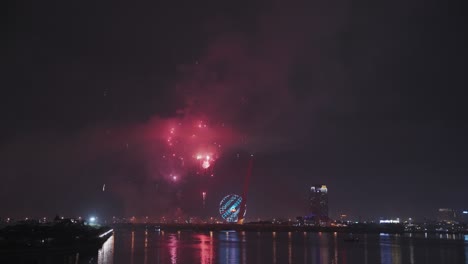 Huge-fireworks-light-up-sky-for-Lunar-New-Year-and-Tet-holiday-over-Han-River-in-Danang,-Vietnam