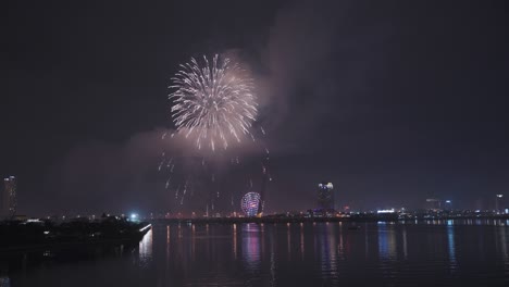 Awesome-fireworks-light-up-sky-for-Lunar-New-Year-and-Tet-holiday-over-Han-River-in-Danang,-Vietnam