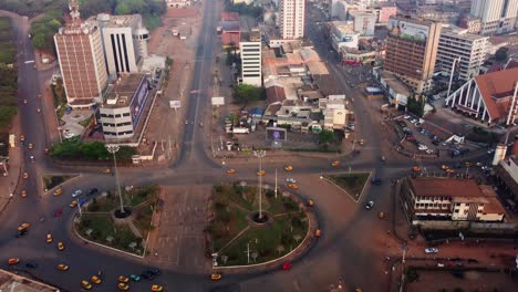 Aerial-tilt-shot-of-traffic-on-a-urban-roundabout-in-Centre-ville,-Yaounde,-Cameroon