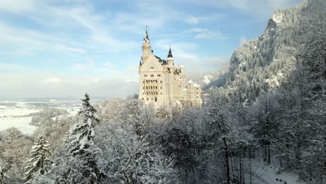 drone-flying-towards-neuschwanstein-castle-in-füssen-in-snowy-winter