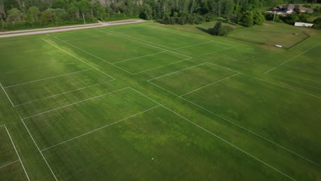 Ultimate-frisbee-pitches-aerial-summertime