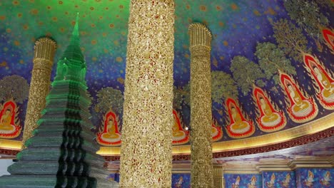 Innere-Des-Wat-Paknam-Bhasicharoen-Glas-Smaragd-Stupa-Thailand-Bangkok