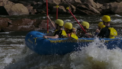 Group-of-tourists-white-water-rafting-on-the-ottawa-river