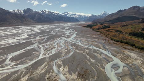 Canales-De-Agua-Crean-Patrones-Llamativos---Delta-Del-Río-Pukaki,-Nueva-Zelanda