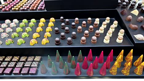 Mini-Desserts-Werden-Während-Der-Gulf-Food-Exhibition-In-Den-Vereinigten-Arabischen-Emiraten-Ausgestellt