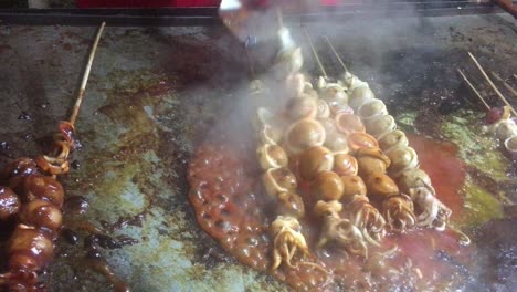 Street-Food-Seller-are-making-roasted-squid-with-tomato-and-chili-sauce