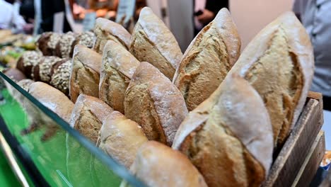 Brotsorten-Werden-Während-Der-Gulf-Food-Exhibition-In-Den-Vereinigten-Arabischen-Emiraten-Ausgestellt