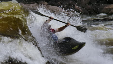 Kajak-Extremsportarten-Nahaufnahme-Wildwasser
