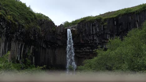 Beautiful-Svartifoss-Waterfall-in-Skaftafell-National-Park-in-Iceland,-4K