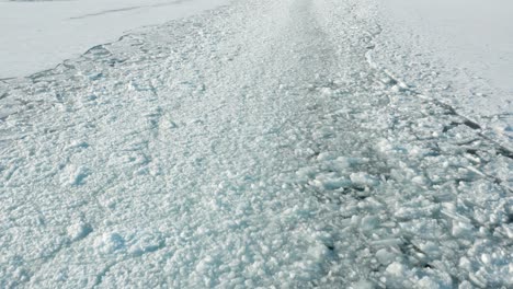 Gebrochener-Eisschild-Schifffahrtsweg-In-Der-Arktis,-Verursacht-Durch-Eisbrecherschiff,-Luftaufnahme