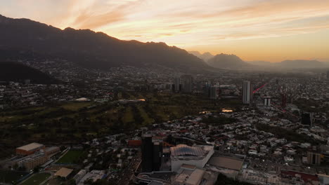 Aerial-view-rising-towards-the-Zona-Campestre-golf-course,-sunny-evening-in-Monterrey-,-Mexico