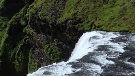 Wunderschöner-Skógafoss-Wasserfall-In-Island-Oben,-4k