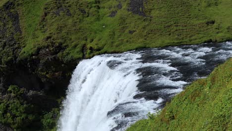 Wunderschöner-Skógafoss-Wasserfall-In-Island,-Nahaufnahme,-4k